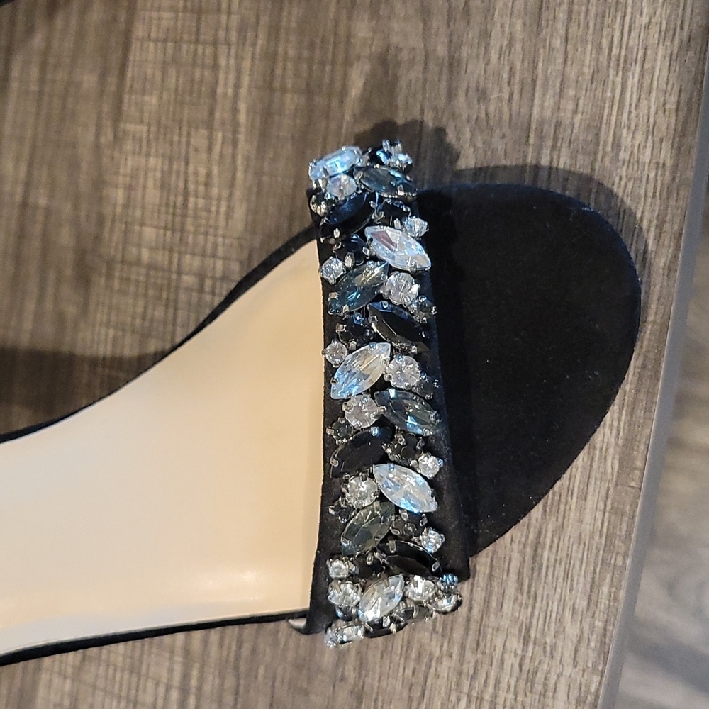 Shoes - Picture 3 of 9